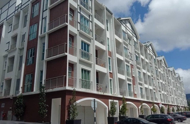 Galina Goldenhills aprt near pasar malam Tanah Rata Cameron Highland