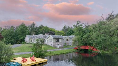 Game Farm Villa by AvantStay 10BDR Private Pond Spa Pool Family-Friendly