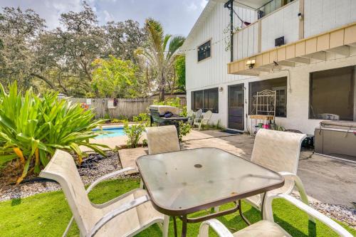 Game Room, Sunroom and Pool Access! Cozy Tampa Home!