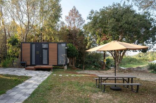 Gandan Inn 2 by Tiny Away