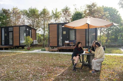 Gandan Inn 3 by Tiny Away