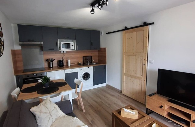 Garden apartment 50m from the sea!