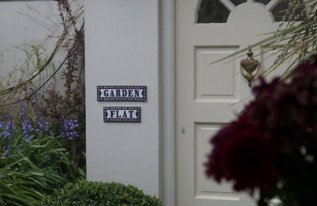 Garden flat in Belsize Park/Swiss Cottage with 2 bedrooms and private entrance.