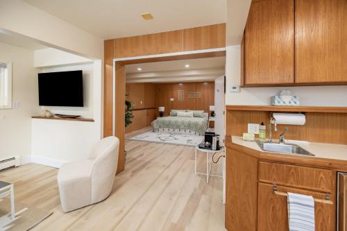 Garden Level Getaway