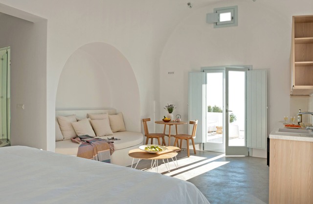 Garden Suite | Santorini Heights