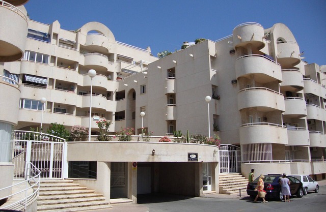 Garrucha apartment with pool by the sea