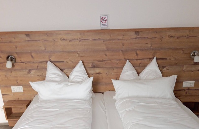 Gasthaus Adler: Double Room with Private Bathroom and Garden View