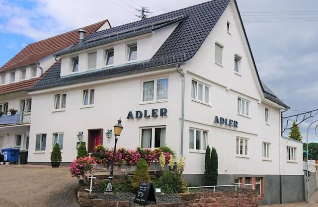 Gasthaus Adler: Family Apartment with 2 Separate Bedrooms and Private Bathroom