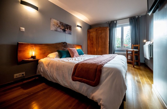 Gastronomic table and bed & breakfast (SUITE MORMAL)