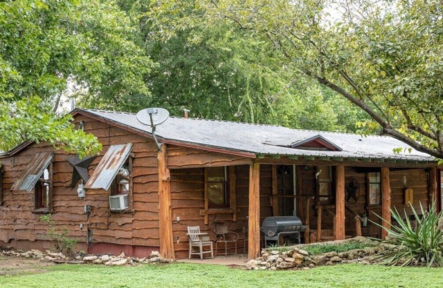 Gate House Getaway – Texas Tranquility Awaits