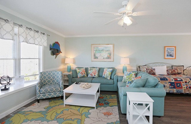 Gated Community, Pool, Green Space, Great Beach Access - SeaCliff