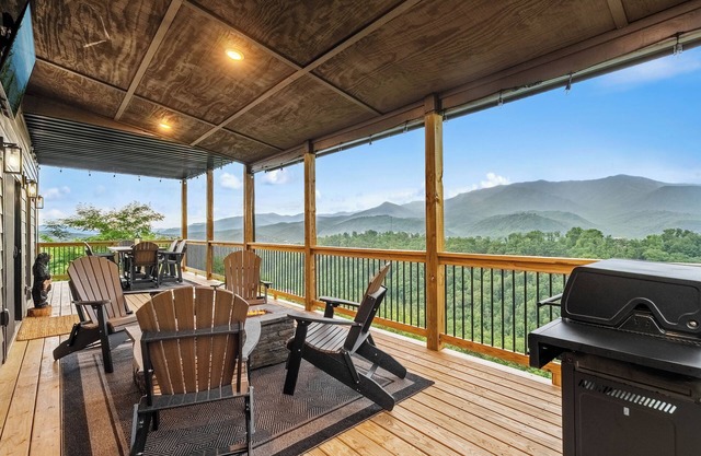 Gatlinburg Gem: Brand New 3 Bed/3 Bath Cabin with Incredible Mountain Views!