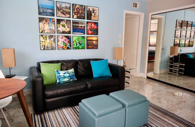 Gay Men’s Private Pool Home, Pool View Apt. Walk To Wilton Manors.