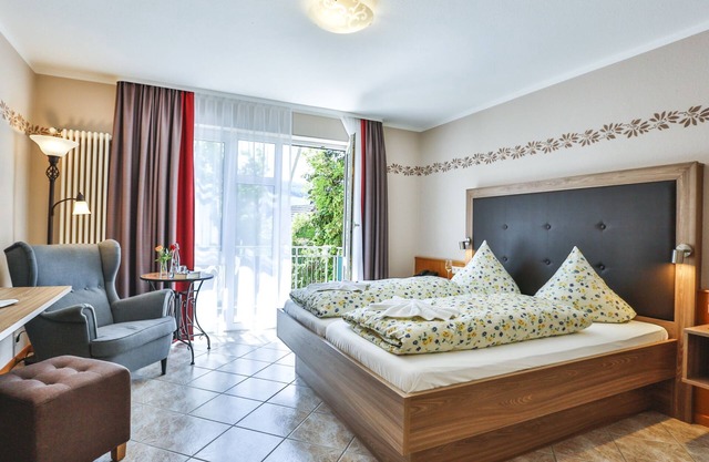 Gemütliches Doppelzimmer mit modernem Bad, Flachbild-TV und WLAN