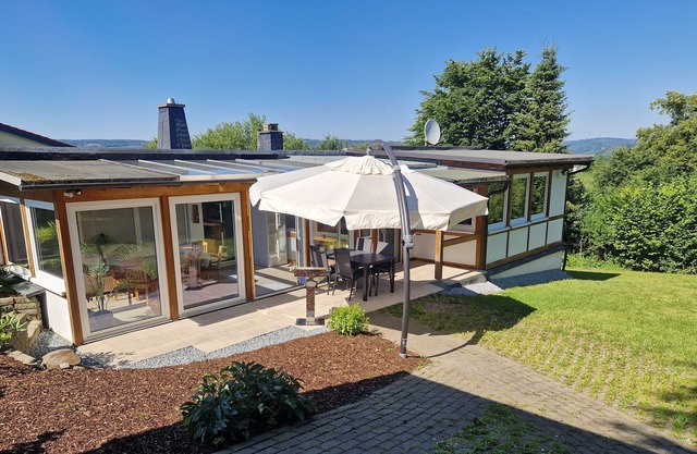 Gemütliches Ferienhaus am Hennesee mit Terrasse und Ausblick in die Natur