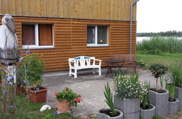 Generous holiday apartment with a great view from the balcony, amidst nature