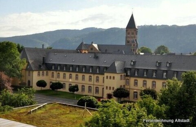 Generous living area, great view, adjacent to the pedestrian zone