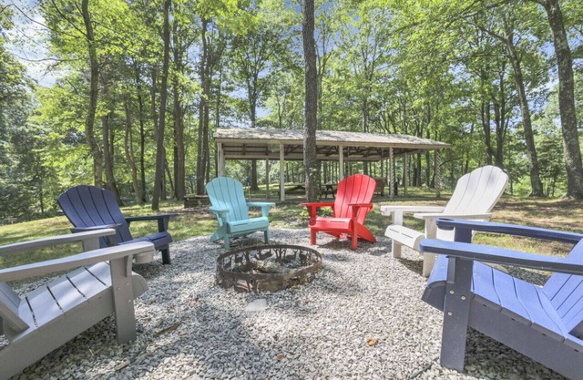 Gentle Breeze: The Maple: Romantic Secluded Getaway