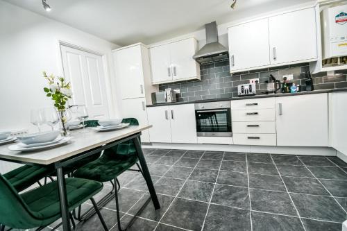 George House 3 Bed Workstays UK