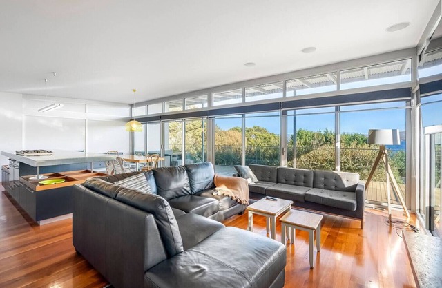 Getaway Hideaway-close to beach Sleeps-8