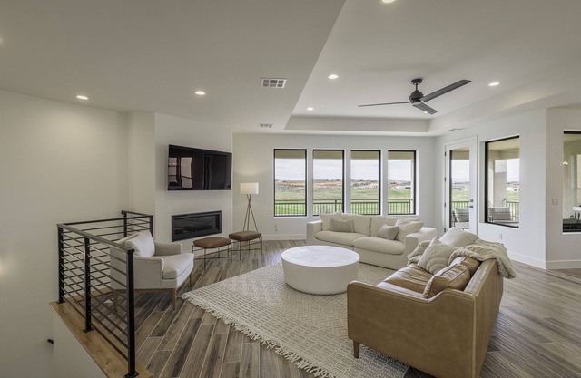 Getaway On The Green, Sleeps 18, *Private Hot Tub*