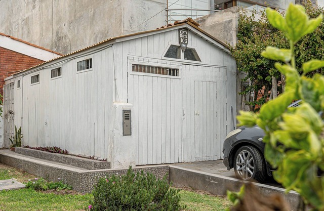 Getaway to a cabin by the beach.nn