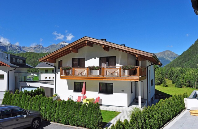 Getting up to go down - holidays on the sunny balcony of the Ötztal