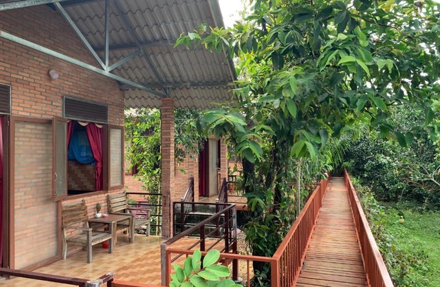 Gibbon Singing Home Stay