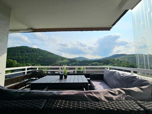 Gipfelpanorama Winterberg mit Berg- und Seeblick, Boxspringbett mit ausfahrbarem TV