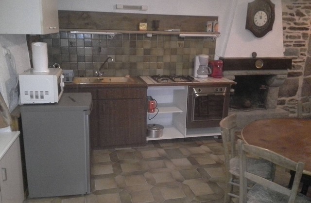 Gîte St Germain sleeps 5, 3 mins from the lake fishing/pedalos, pets welcome!