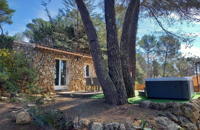 Gîte with private Jacuzzi in the heart of Provence Côte d'Azur