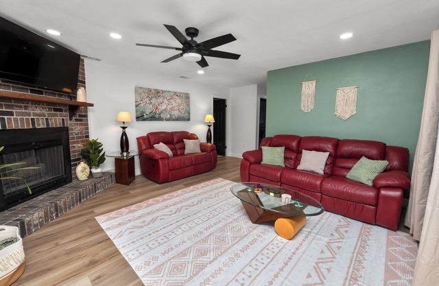 Glamorous 3BR Retreat on an Acre!