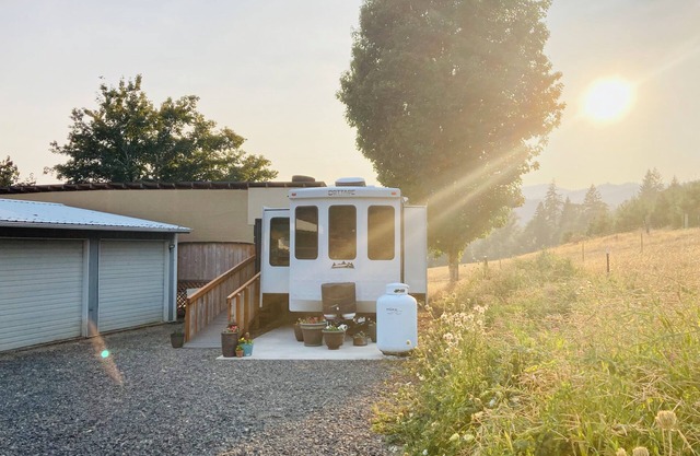 Glamping at Coyote Ridge! Camp out in style in a luxury cottage RV! W/firepit