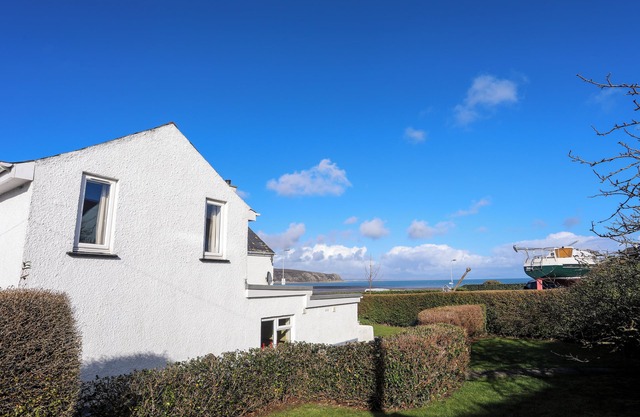 GLAN Y DON, family friendly, character holiday cottage in Abersoch