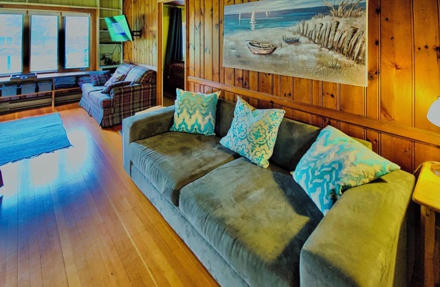 Glass Tile Cottage: Classic Bayfield Cottage Across The Road From The Lake!