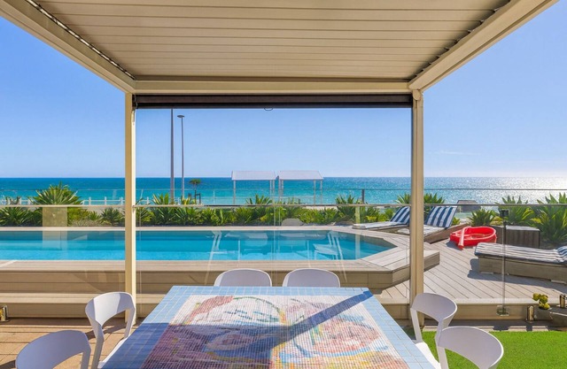 Glenelg Beach House With Private Beachfront Pool