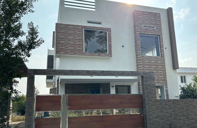 Glenville Holiday Villa - Top Two Floors