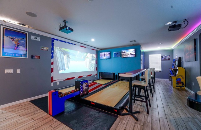 Global Bowling Villa, Sleeps 34