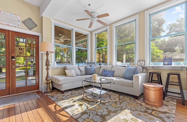GNV Downtown Estate- Sleeps 16 - Groups & Events
