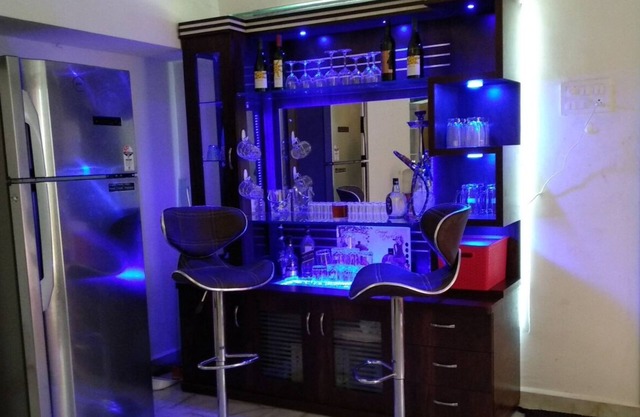 GOGO POOLSIDE PARTY FUN VILLA