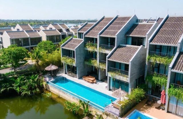 Gold Riverside Apartment & Villa