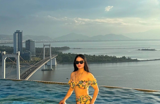 Golden room Danang Studio 5stars 1 Bed - Lake City View Incredible Swimming Pool