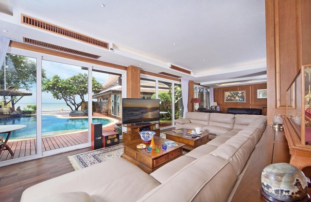 Golden Sunset Villa Beach Front