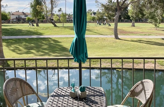Golf Course Spacious Townhome w/Community Pool. Nearby to Pickleball Courts!