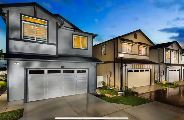 GOLF COURSE VIEWS - 2 Bed and 2.5 Bathrooms