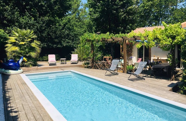 GOLF DE BISCARROSSE: Magnificent villa for 8/10 people with heated swimming pool