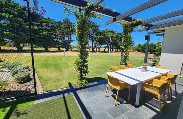 Golf & Surf @ 13th Beach or bike to Barwon Heads