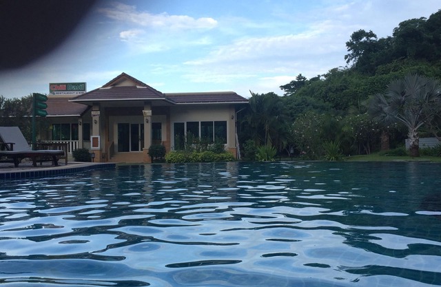 Golf. Wild Watching . Thai Food