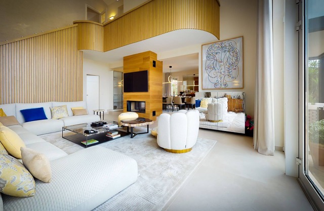 Golfe de St Tropez. Modern villa with heated swimming pool