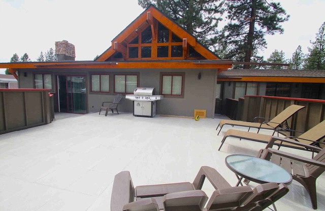 Gondola Lodge Main Upper House with Sun Deck and Private BBQ for 6-20